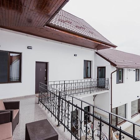 ホテル Elegant House Făgăraş エクステリア 写真