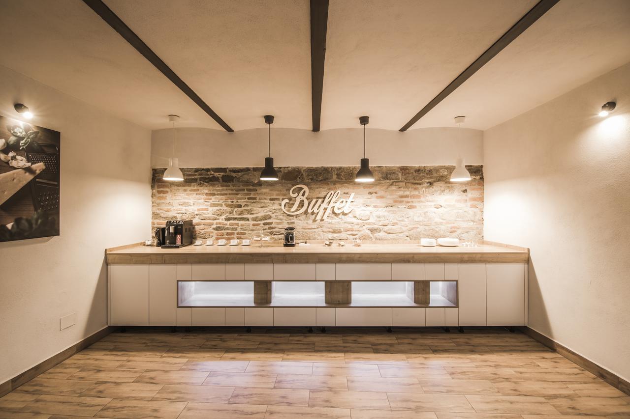 ホテル Elegant House Făgăraş エクステリア 写真