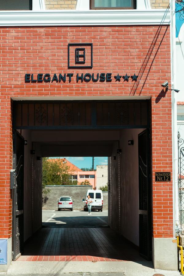 ホテル Elegant House Făgăraş エクステリア 写真