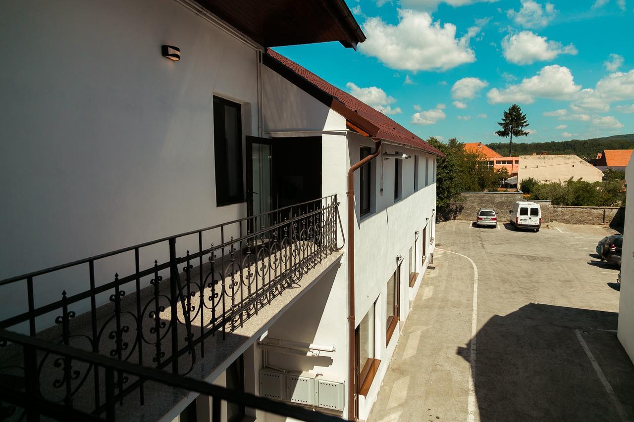 ホテル Elegant House Făgăraş エクステリア 写真