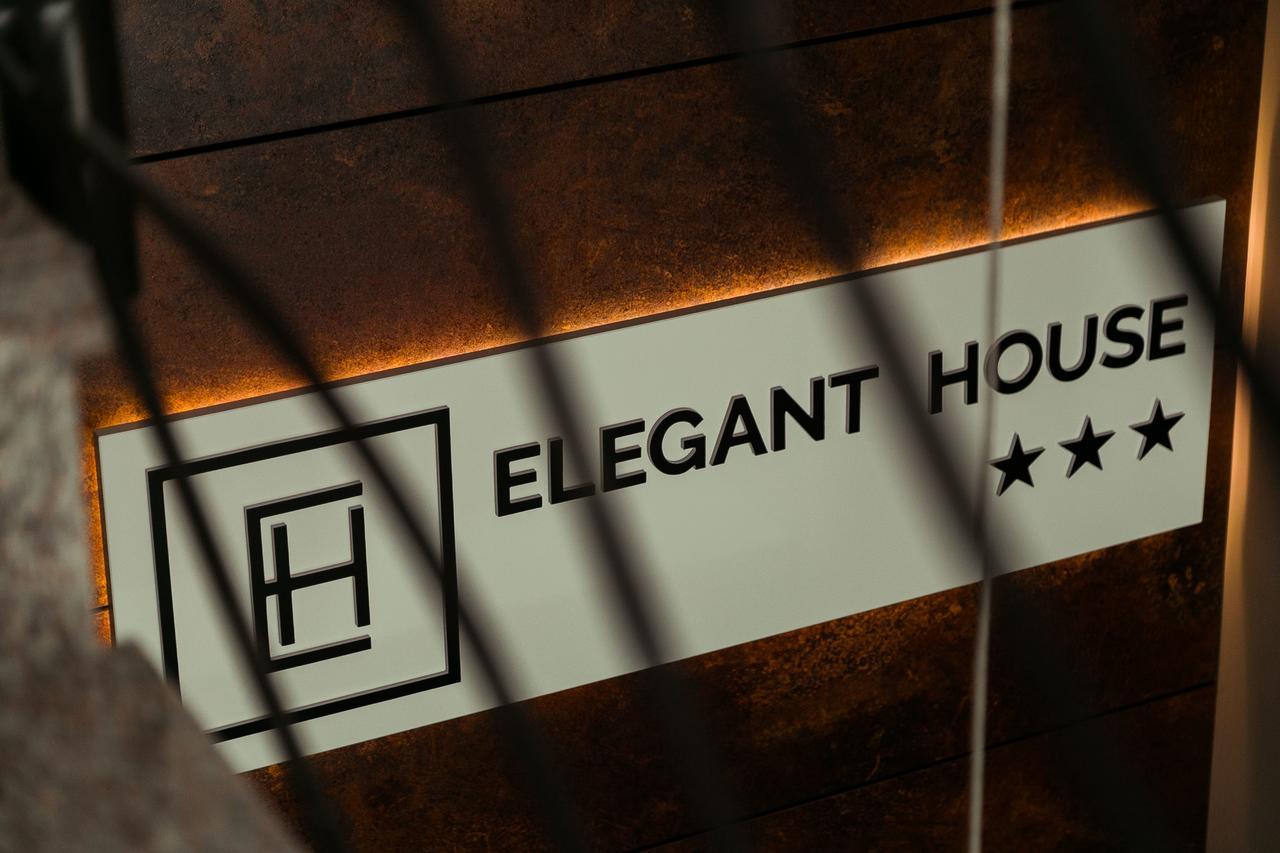 ホテル Elegant House Făgăraş エクステリア 写真