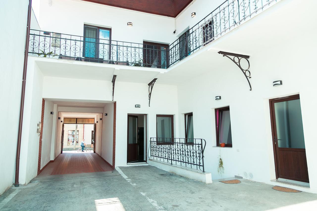 ホテル Elegant House Făgăraş エクステリア 写真