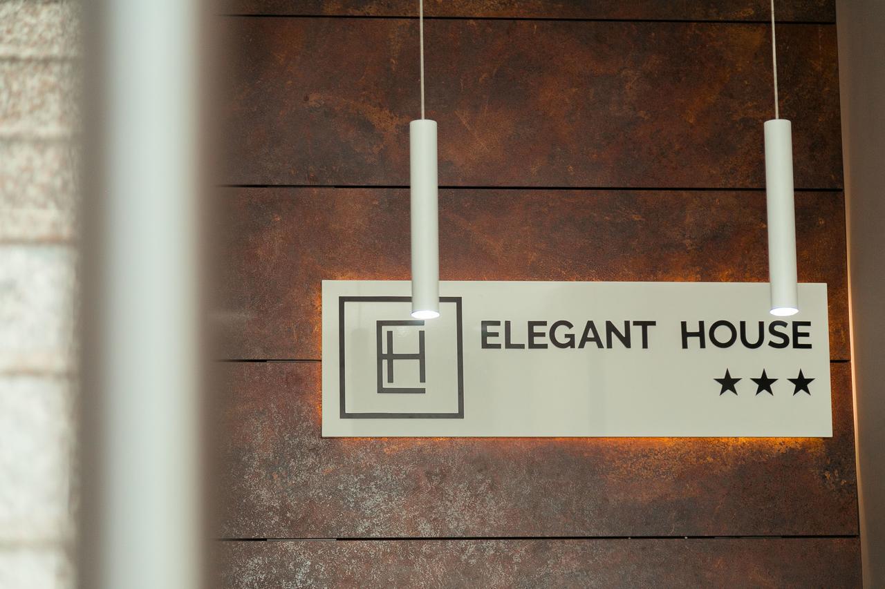 ホテル Elegant House Făgăraş エクステリア 写真