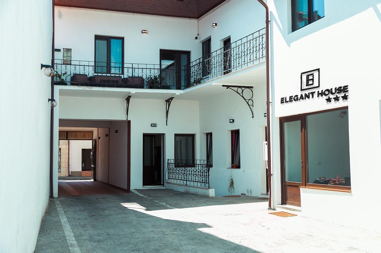 ホテル Elegant House Făgăraş エクステリア 写真