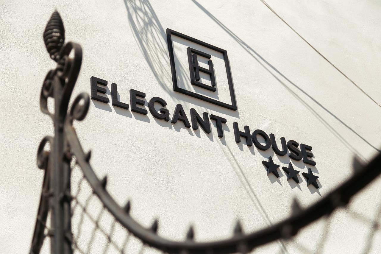 ホテル Elegant House Făgăraş エクステリア 写真