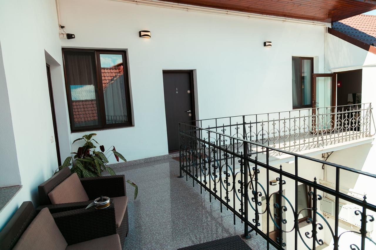 ホテル Elegant House Făgăraş エクステリア 写真